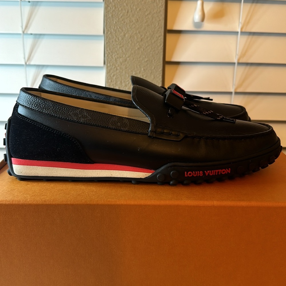 LOUIS VUITTON LV MOCCASINS - Picture 2 of 8